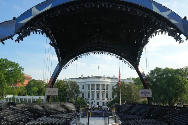 Trump's 80th Birthday Bash Features US$60M UFC Cage Fight at White House