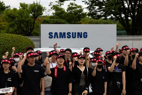 Samsung, Union in Final Talks to Avert $20B Chip Strike