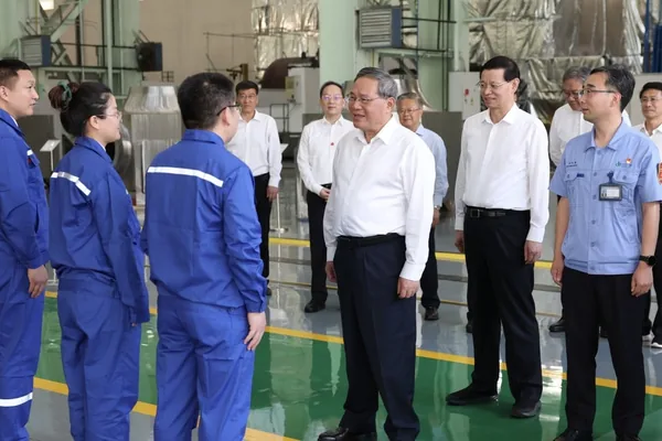 China's Premier pushes tech upgrades for industrial hubs
