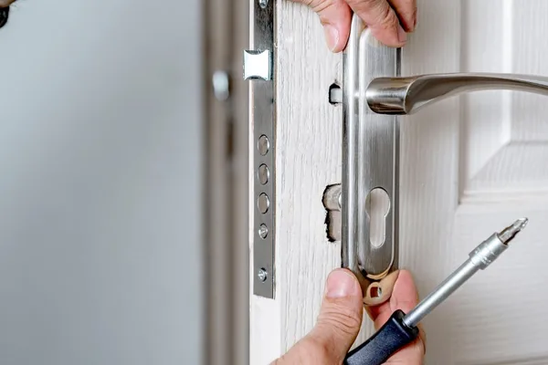 Chinese man defrauds friends of $103,000 with vacant flat scam