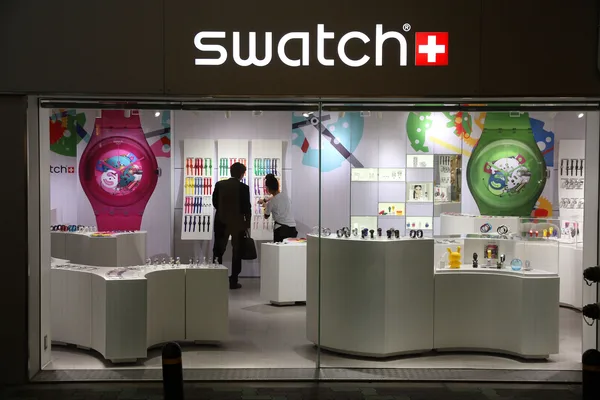 AI-generated fakes create hype and disappointment for Swatch x Audemars Piguet launch