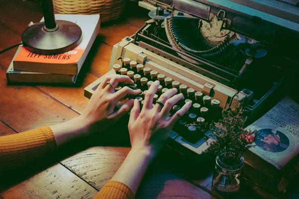 French writer denounces AI plagiarism of his work