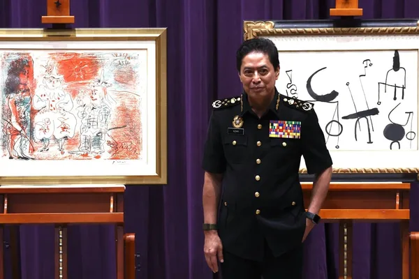 Malaysia probes ex-anti-corruption chief over whistleblower threat