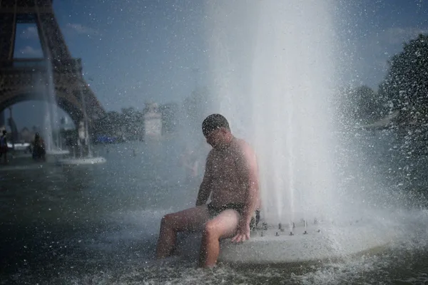 Heatwave sparks chaos as French shoppers scramble for bargain air conditioners