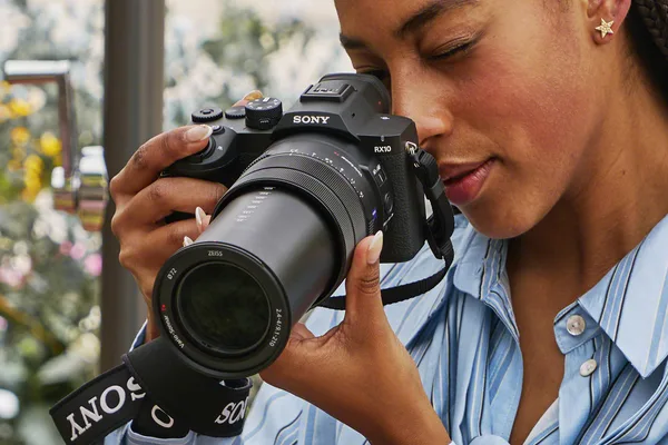 Sony launches $2,300 RX10 V superzoom camera with AI autofocus
