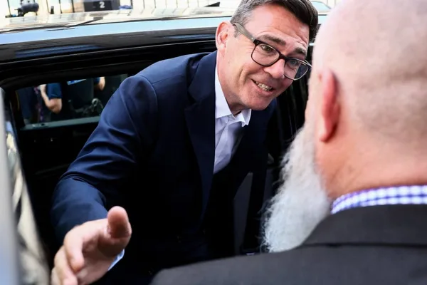 特朗普称英国首相安迪·伯纳姆为“极其自由派”