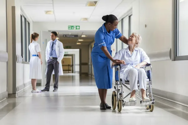 英国国民保健署部署50万份Microsoft Copilot许可证以减少文书工作