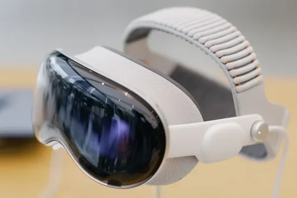 Apple Vision Pro 副总裁 Paul Meade 加入 OpenAI 硬件团队