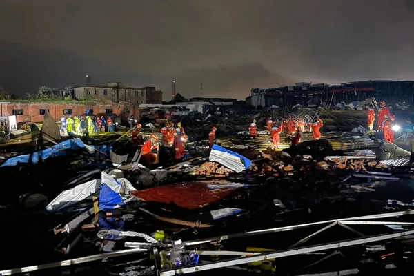 中国湖北省龙卷风已致8人死亡，此前有极端天气预警