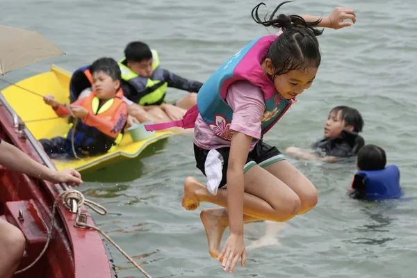 Hong Kong enjoys sunny Dragon Boat Festival after severe rainstorms