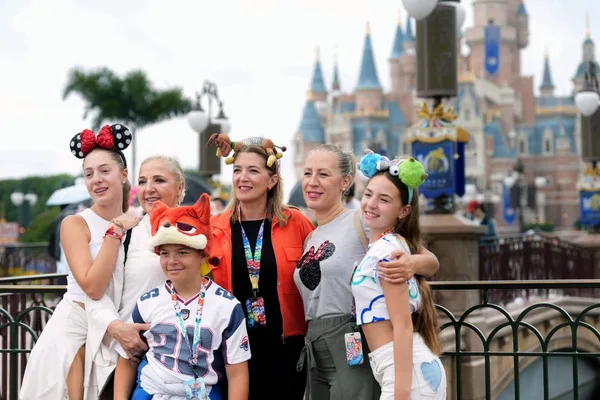 Western youth increasingly drawn to China's lifestyle, questioning the American dream