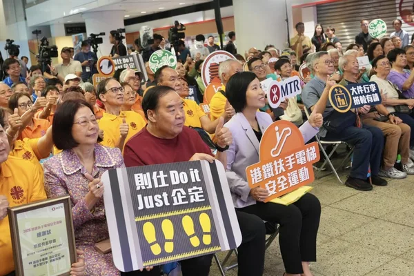 Hong Kong MTR campaign urges passengers to stop walking on escalators