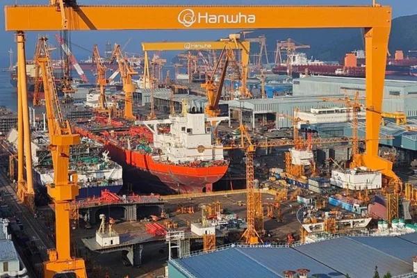 在美国与中国紧张对峙之际，美国寻求韩国支持海军造船 · 追踪到1个来源