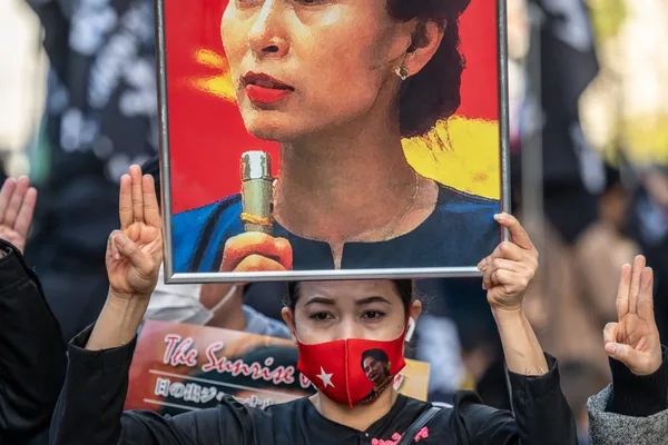 日本权衡是否恢复对缅甸援助以应对中国日益增长的影响力