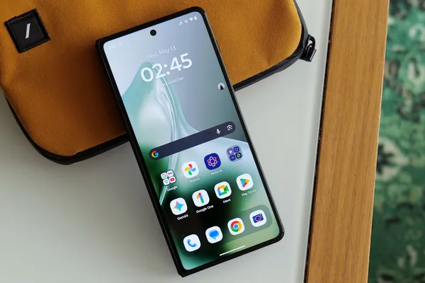 Engadget 评测摩托罗拉 Razr Fold、Bose 音箱和智能戒指