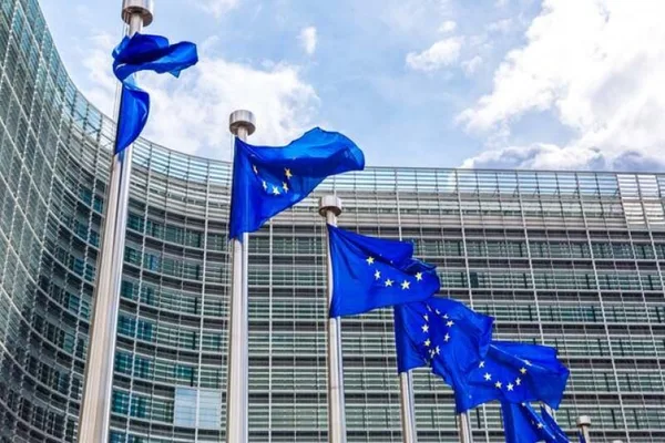 EU eyes Amazon, Microsoft for cloud gatekeeper status under DMA