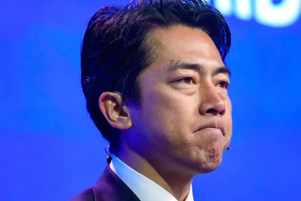 日本防卫大臣驳斥中国“新军国主义”论调