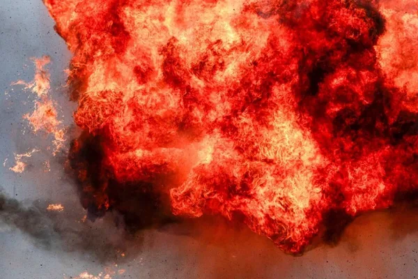 Blue Origin's New Glenn rocket explodes, jeopardizing NASA's Artemis plans