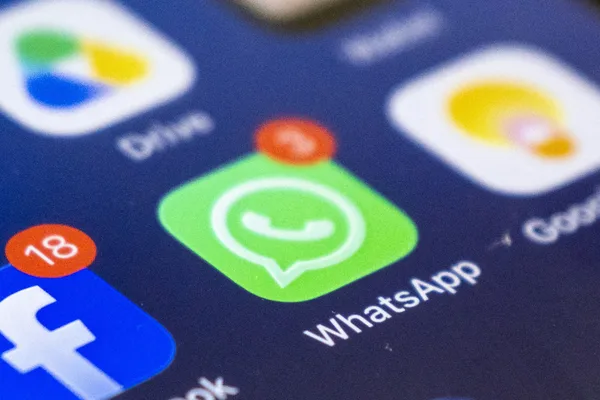 WhatsApp tests view-once disappearing text messages