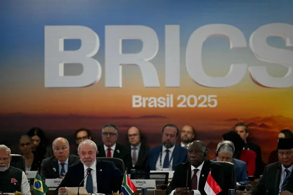 金砖国家+因对伊朗冲突的反应而受到批评，但支持者为其独特模式辩护