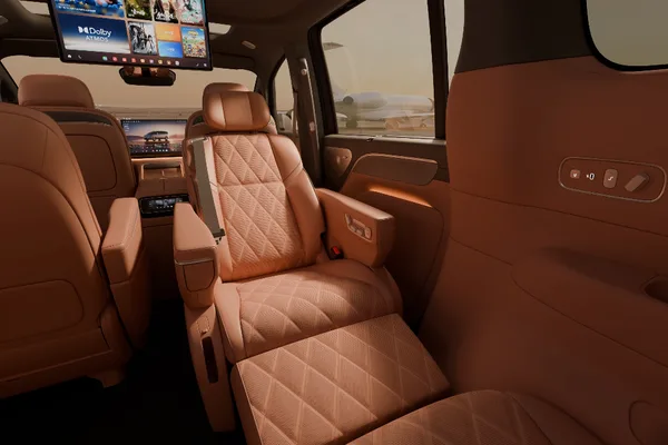 Leapmotor D99 MPV debuts luxury interior with versatile cabin