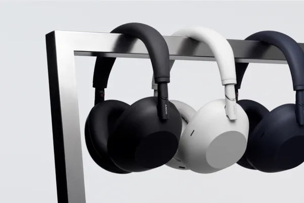 Sony headphones repurposed as free PC game head trackers