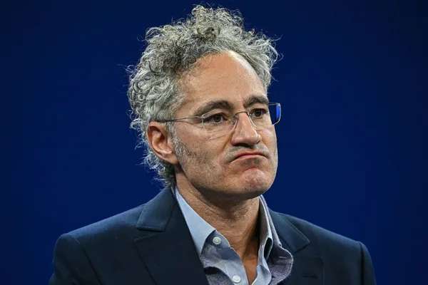 Palantir 首席执行官 Alex Karp 批评人工智能令牌定价模式