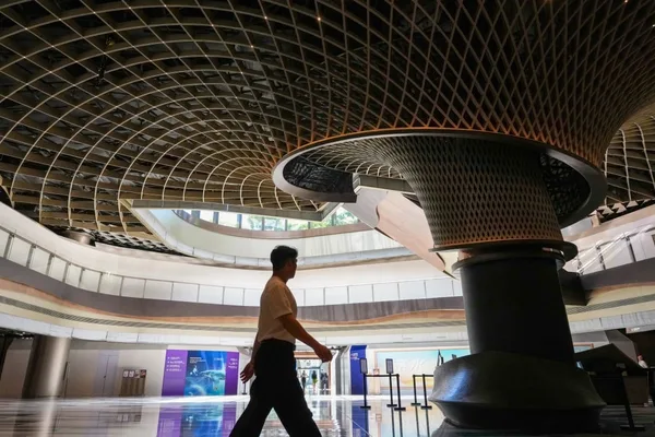 Hong Kong Airport Authority takes over 70% of 11 Skies retail from New World