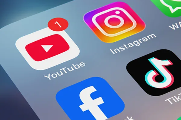 YouTube 向美国用户推出直接消息功能