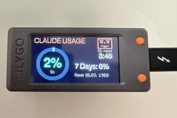 DIY device displays Claude AI usage limits with enhanced privacy