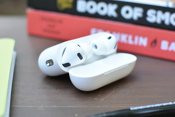 使用 AirPods 远程控制 iPhone 相机