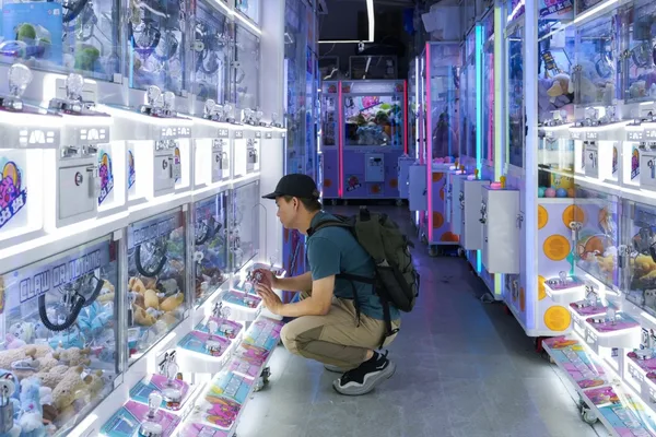 Hong Kong lawmakers propose fee and prize caps for claw machines