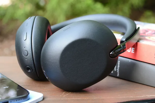 Sony launches $650 premium 1000X The Collexion headphones