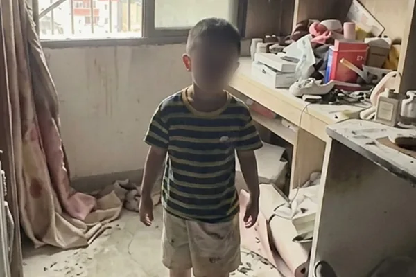 男孩手机店火灾在中国烧毁价值3万美元的iPhone