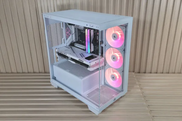 Corsair 发布经济实惠的 2800X RS-R ARGB MicroATX PC 机箱