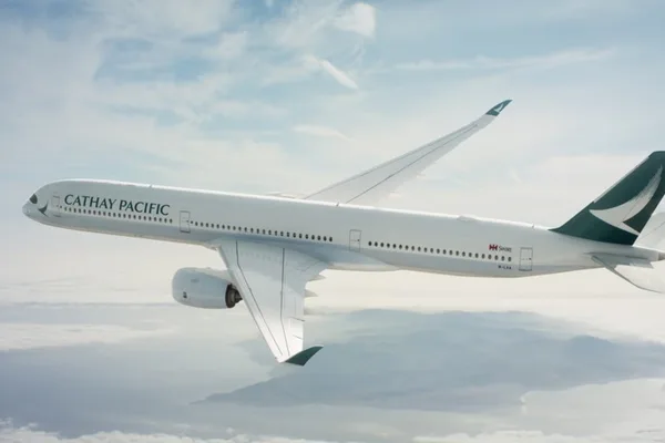 国泰航空航班在失去空管联系后遭匈牙利战机拦截