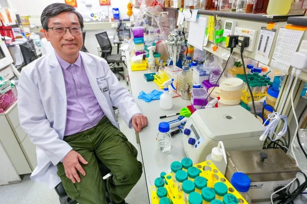 HKU scientists develop eczema moisturizer to combat superbugs