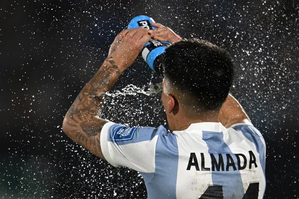 FIFA强制世界杯补水休息，推高广告收入