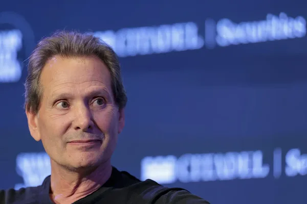 Verizon CEO Sends Message to Employees in Tech News Roundup