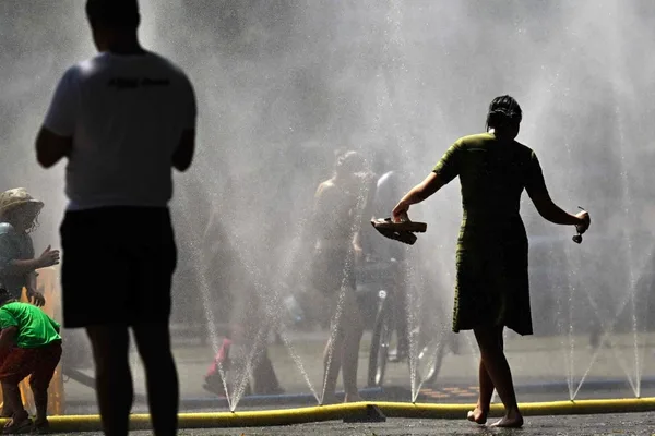 Lee Kuan Yew's air conditioning strategy praised amid Europe's deadly heatwave
