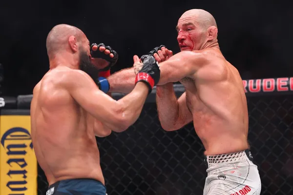 Sean Strickland wins UFC middleweight title over Khamzat Chimaev