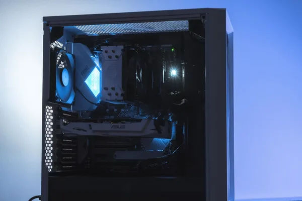 PC Shipments Decline Amid AI-Driven Memory Shortage