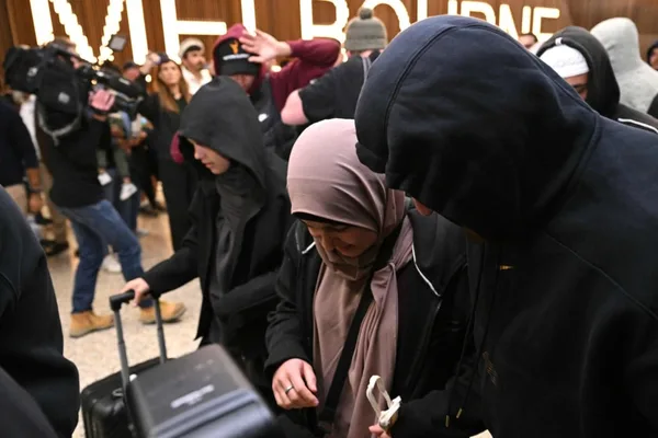 Australian women charged with slavery, crimes against humanity after IS support in Syria