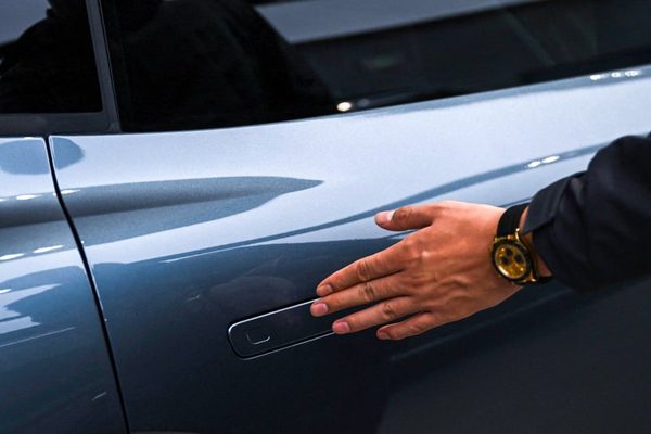 Hong Kong to ban new EVs with electronic-only door handles by 2027