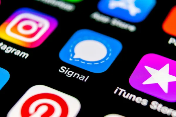 Poland mandates state-developed app over Signal for officials