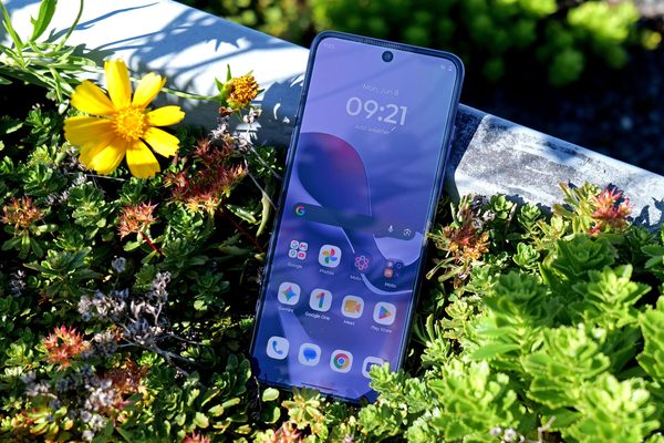 Motorola Razr Ultra 尽管升级了摄像头和电池，但因价格上涨而面临批评