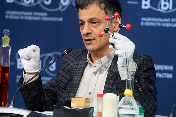 Russian Scientist Declares China World's No. 1 in Science