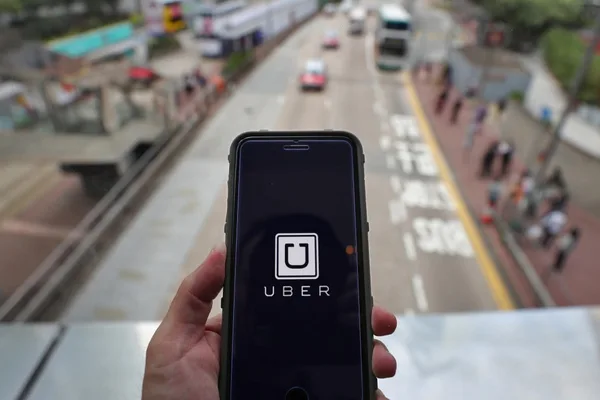 Uber 调查香港司机涉嫌绕路锁车门事件