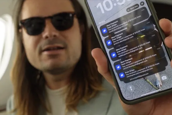 Influencer fakes private jet success to sell $10 subscriptions