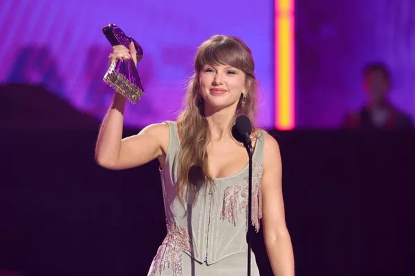 Taylor Swift trademarks voice and image to combat AI deepfakes